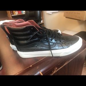 Crocodile like pattern Vans